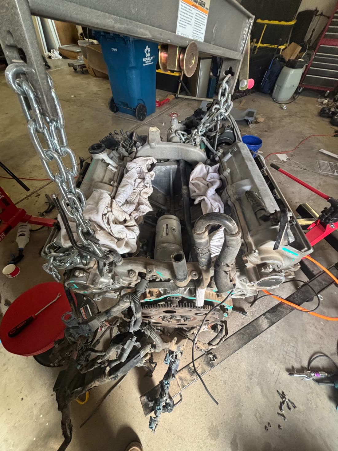 The 1UZ-FE V8 engine on the stand, mid-refresh